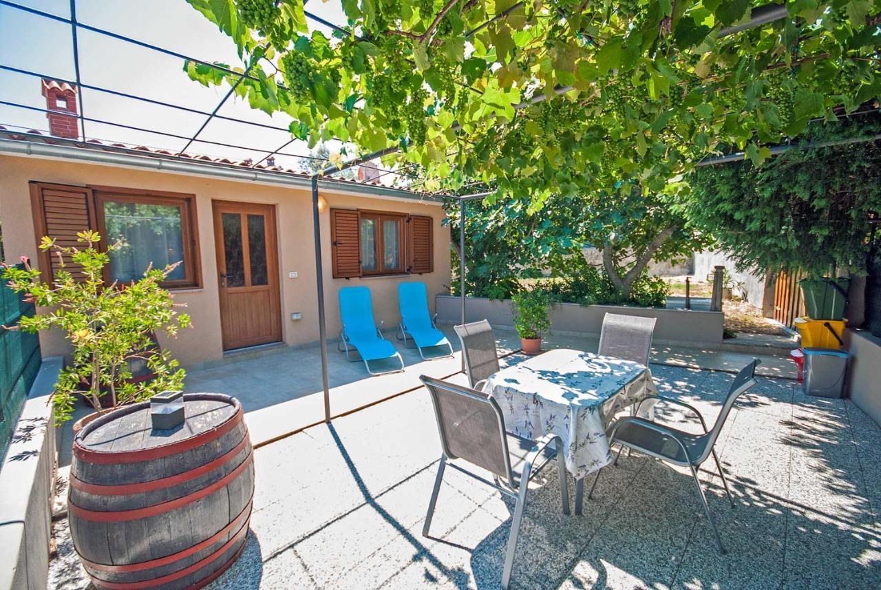 Apartman Kirac Pomer Exterior photo