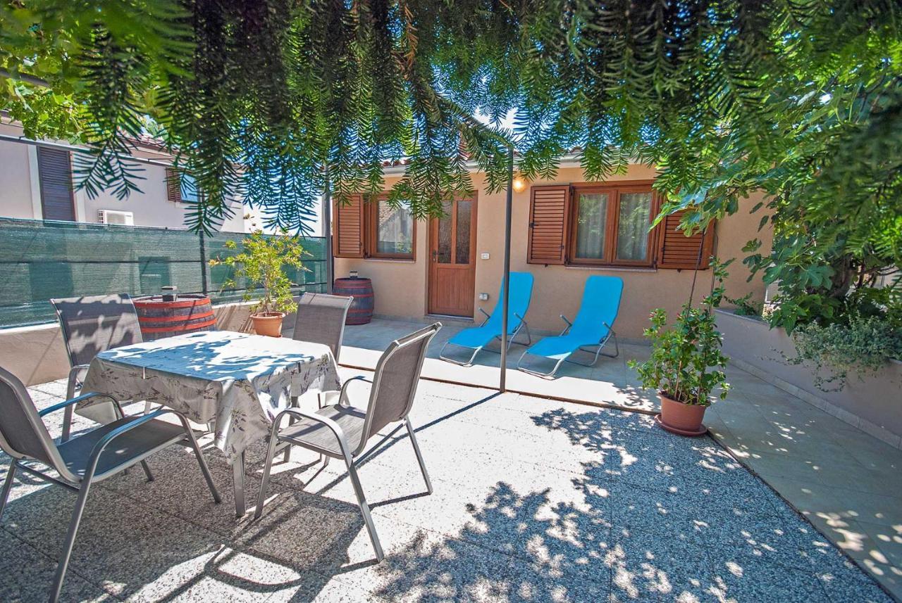 Apartman Kirac Pomer Exterior photo