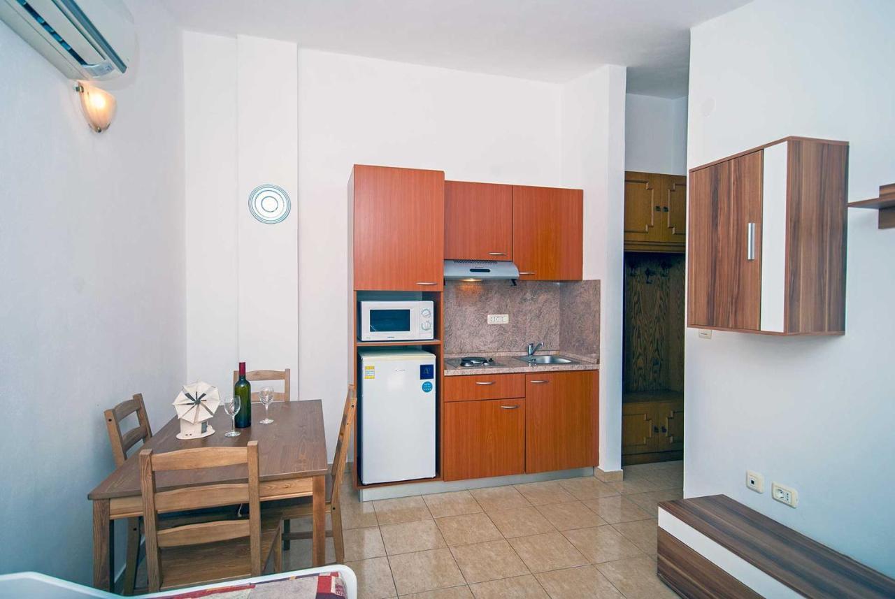 Apartman Kirac Pomer Exterior photo