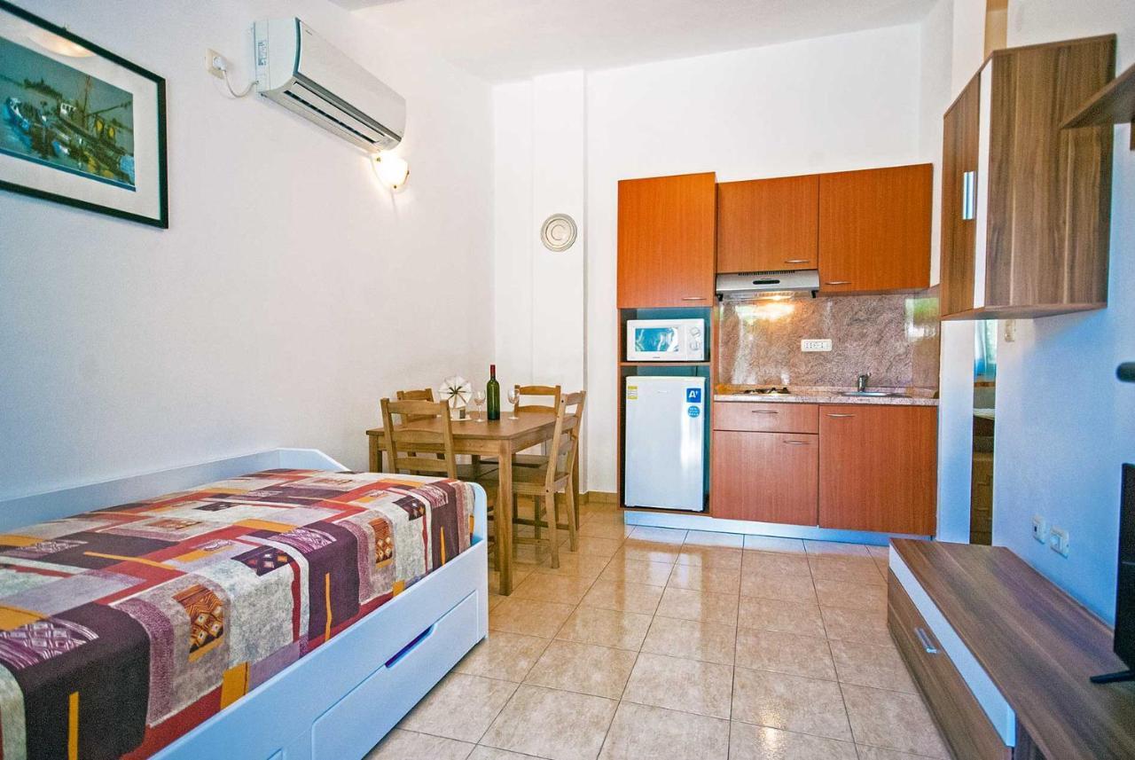 Apartman Kirac Pomer Exterior photo