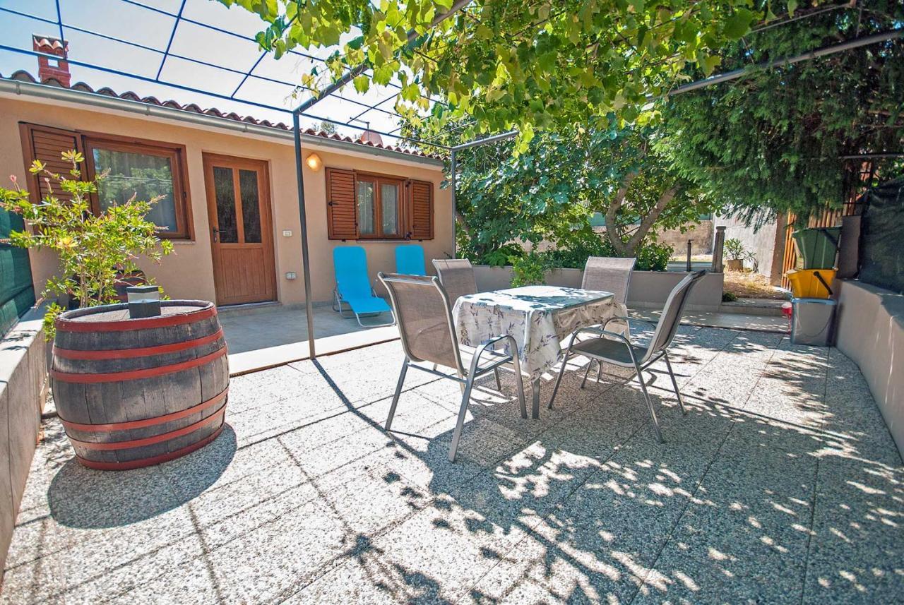 Apartman Kirac Pomer Exterior photo